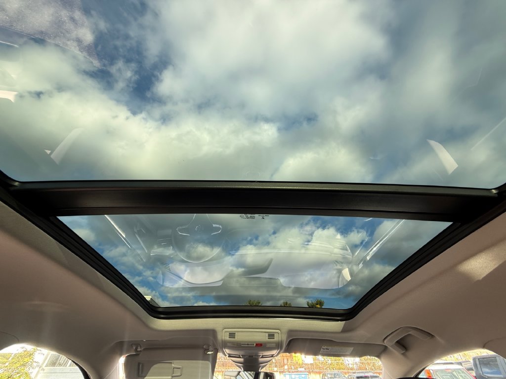 Used 2022 Volkswagen Taos SEL w/ Panoramic Sunroof Package AWD/4WD image 24