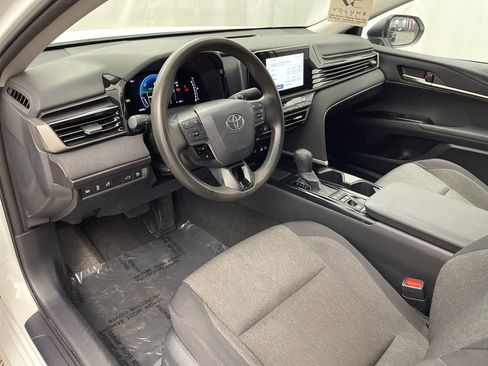 Used 2025 Toyota Camry LE image 19