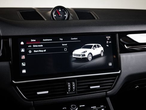 Certified 2023 Porsche Cayenne AWD/4WD image 18