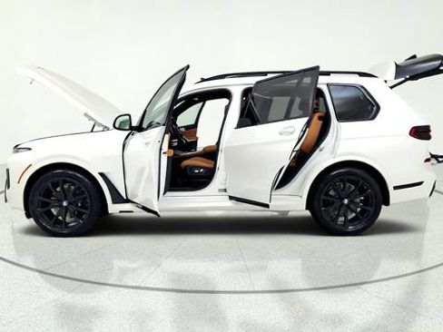 Used 2024 BMW X7 xDrive40i w/ M Sport Package AWD/4WD image 15