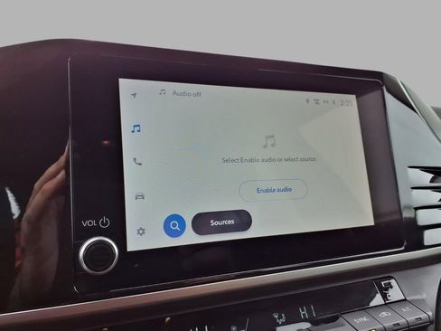 Used 2025 Toyota Camry LE image 6