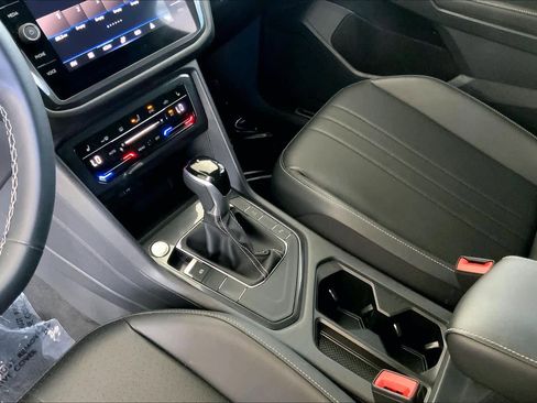 Used 2023 Volkswagen Tiguan SE R-Line FWD image 17