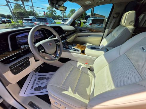 Used 2022 Cadillac Escalade ESV Sport Platinum w/ LPO, ONYX Package AWD/4WD image 12