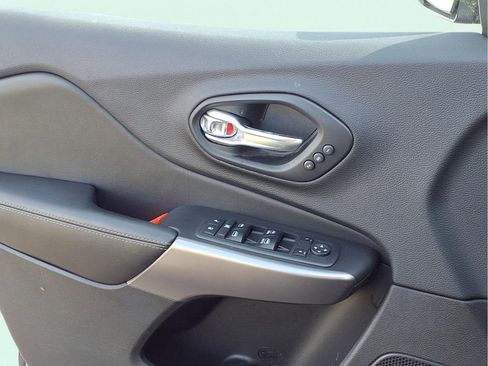 Used 2019 Jeep Cherokee Limited w/ Luxury Group image 15