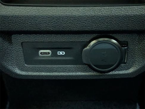 Used 2021 Volkswagen Tiguan SE w/ Panoramic Sunroof Package image 19