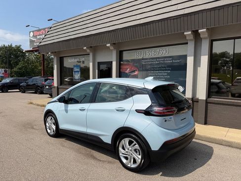 Used 2023 Chevrolet Bolt LT FWD image 3