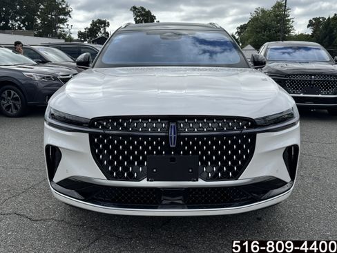 Used 2026 Lincoln Nautilus Reserve AWD/4WD image 2