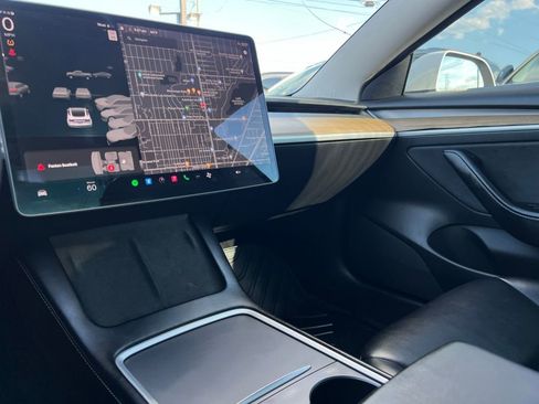 Used 2021 Tesla Model 3 Standard Range Plus image 33