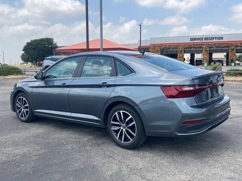 Used 2025 Volkswagen Jetta SE FWD image 7