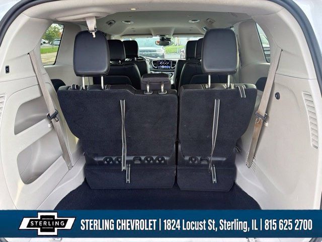 Used 2024 Chrysler Pacifica Touring-L FWD image 34
