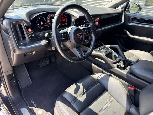 Certified 2024 Porsche Cayenne Coupe AWD/4WD image 4