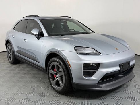 Certified 2025 Porsche Macan 4S Electric AWD/4WD image 9