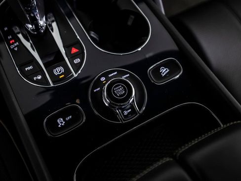 Used 2022 Bentley Bentayga image 41