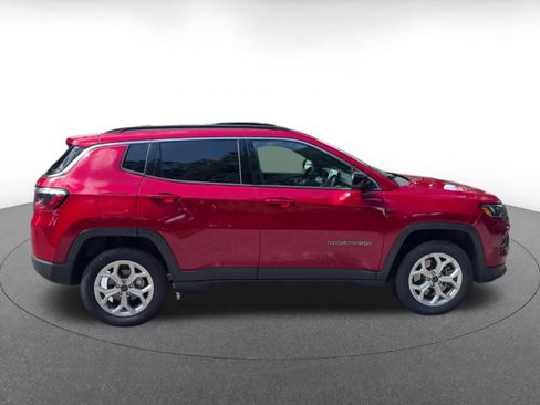 Used 2025 Jeep Compass Latitude AWD/4WD image 16
