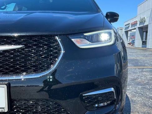 New 2026 Chrysler Pacifica Limited AWD/4WD image 3