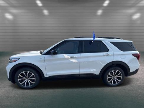 Certified 2022 Ford Explorer ST-Line w/ Class IV Trailer Tow Package image 4