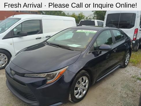 Used 2025 Toyota Corolla LE FWD image 2
