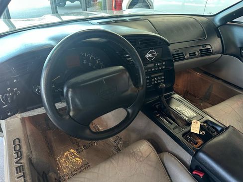 Used 1995 Chevrolet Corvette Coupe RWD image 3