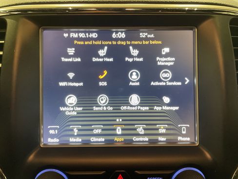 Used 2018 Jeep Grand Cherokee Laredo image 25