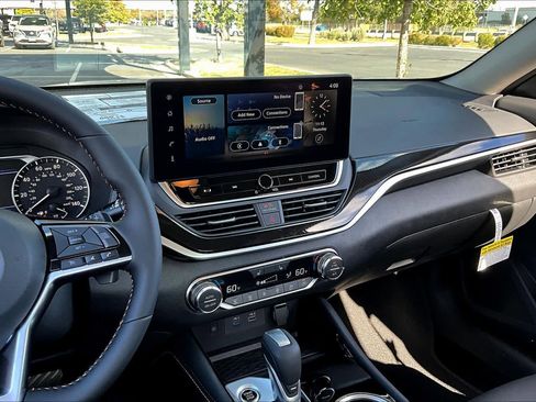 New 2025 Nissan Altima 2.5 SR image 6