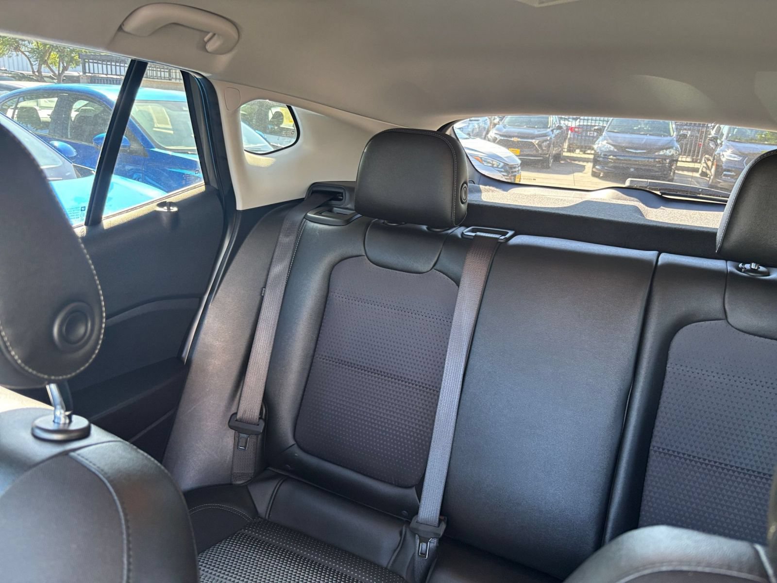 Used 2025 Chevrolet Trax LT w/ LT Convenience Package FWD image 39
