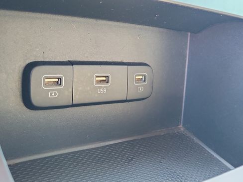 Used 2022 Kia Carnival LX FWD image 27