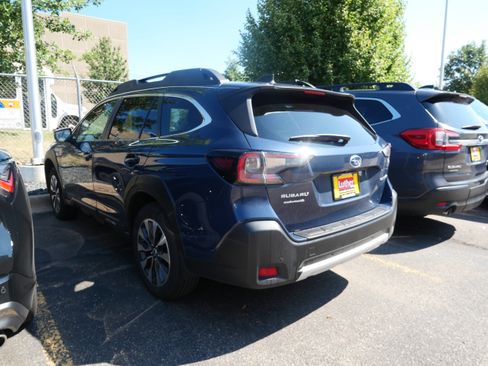 Used 2025 Subaru Outback Limited AWD/4WD image 3
