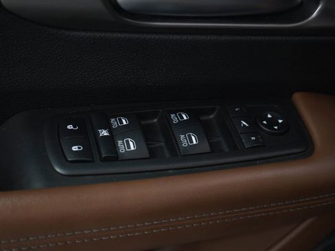 Used 2019 Chrysler Pacifica Limited image 23