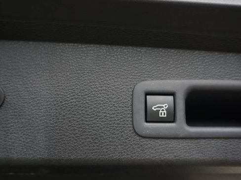 Used 2025 Toyota Sienna XLE FWD image 10