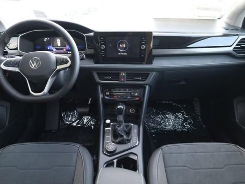 New 2025 Volkswagen Taos SE image 24