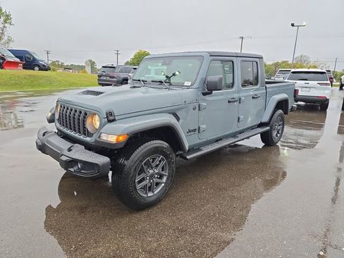 New 2025 Jeep Gladiator Sport image 2