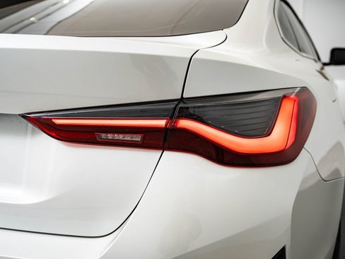 Used 2023 BMW i4 eDrive35 w/ Premium Package RWD image 9