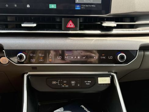 New 2026 Kia Carnival EX FWD image 50