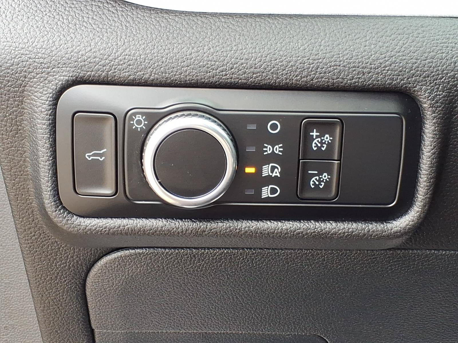 Used 2023 Ford Explorer XLT AWD/4WD image 18