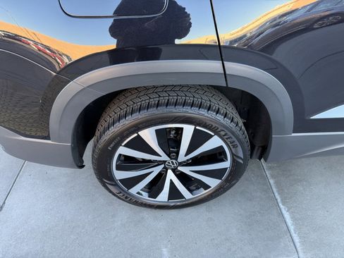 Used 2024 Volkswagen Taos SE w/ Panoramic Sunroof Package image 15