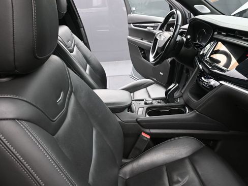 Used 2023 Cadillac XT6 Premium Luxury image 21