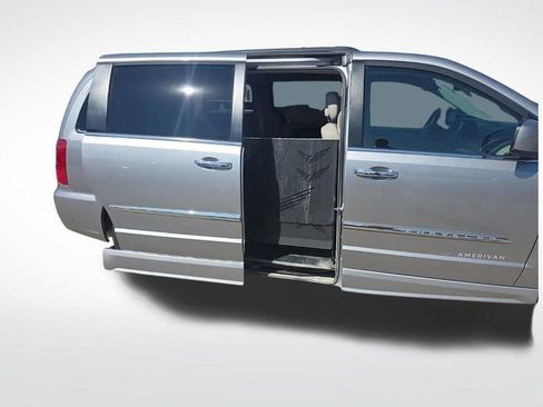 Used 2016 Chrysler Town & Country Touring w/ Driver Convenience Group image 47