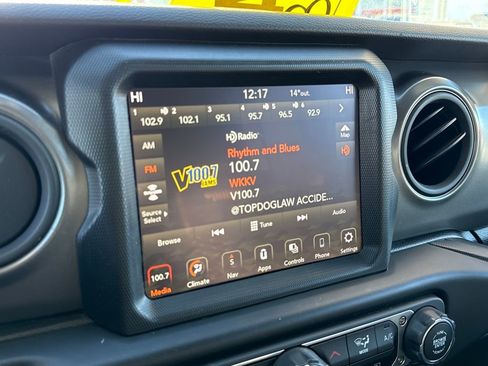 Used 2023 Jeep Wrangler Sport S image 17