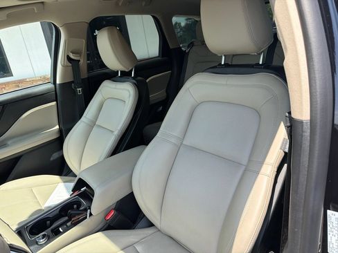 Used 2026 Lincoln Corsair Premiere FWD image 3