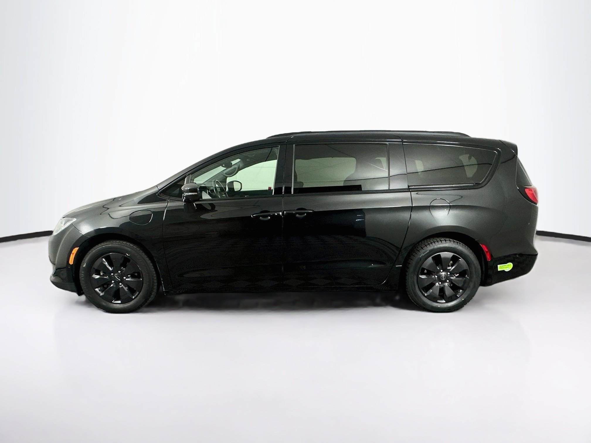 Used 2020 Chrysler Pacifica Limited w/ Advanced Safetytec Group FWD image 4