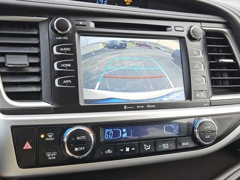 Used 2018 Toyota Highlander XLE FWD image 17