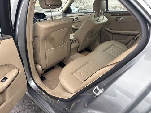 Used 2011 Mercedes-Benz E 550 4MATIC Sedan image 16