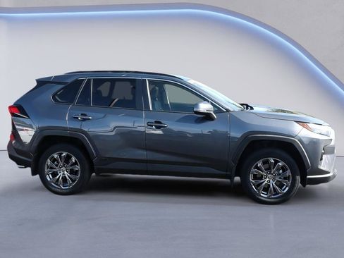 Used 2022 Toyota RAV4 XLE Premium AWD/4WD image 8