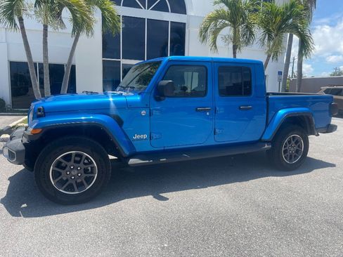 Used 2022 Jeep Gladiator Overland w/ Popular Equipment Package AWD/4WD image 2
