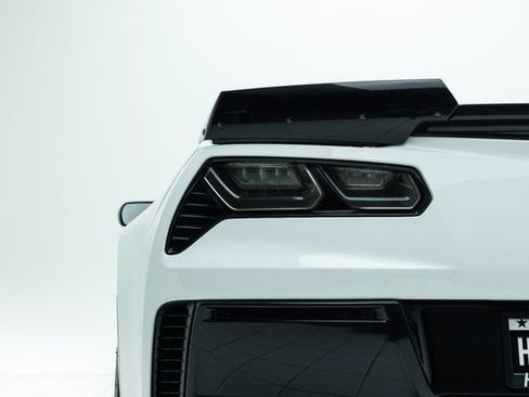 Used 2015 Chevrolet Corvette Z06 w/ 3LZ Preferred Equipment Group image 18