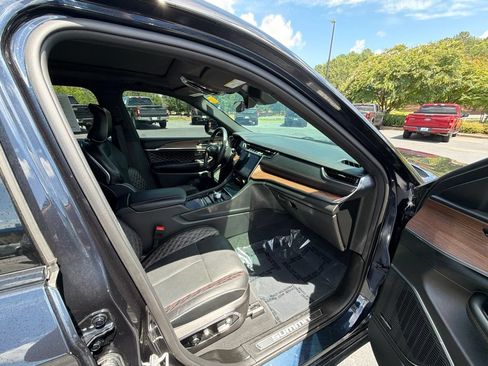 Used 2024 Jeep Grand Cherokee L Summit w/ High Altitude Package AWD/4WD image 37