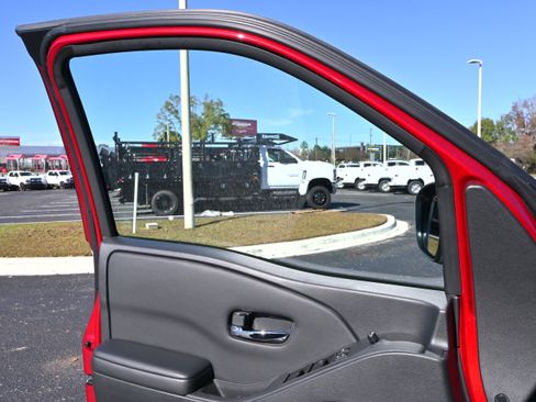 Used 2024 Nissan Frontier SL w/ Technology Package image 22