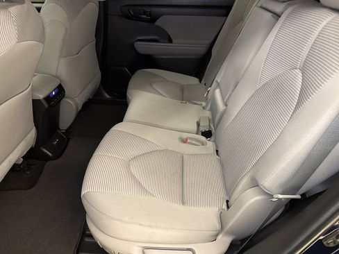 Used 2023 Toyota Highlander LE image 16