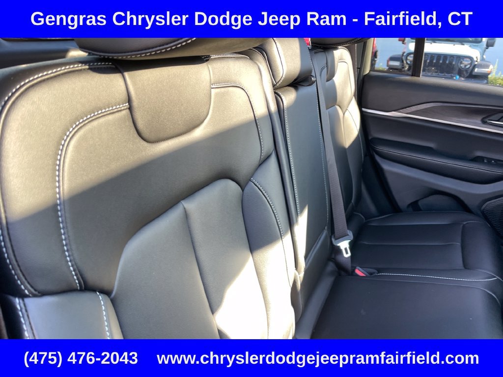 Used 2025 Jeep Grand Cherokee Limited AWD/4WD image 27