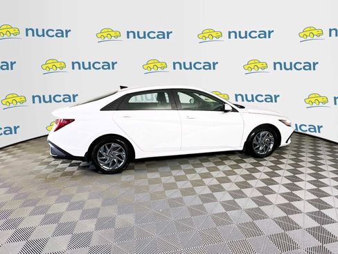 Used 2025 Hyundai Elantra Hybrid FWD image 8
